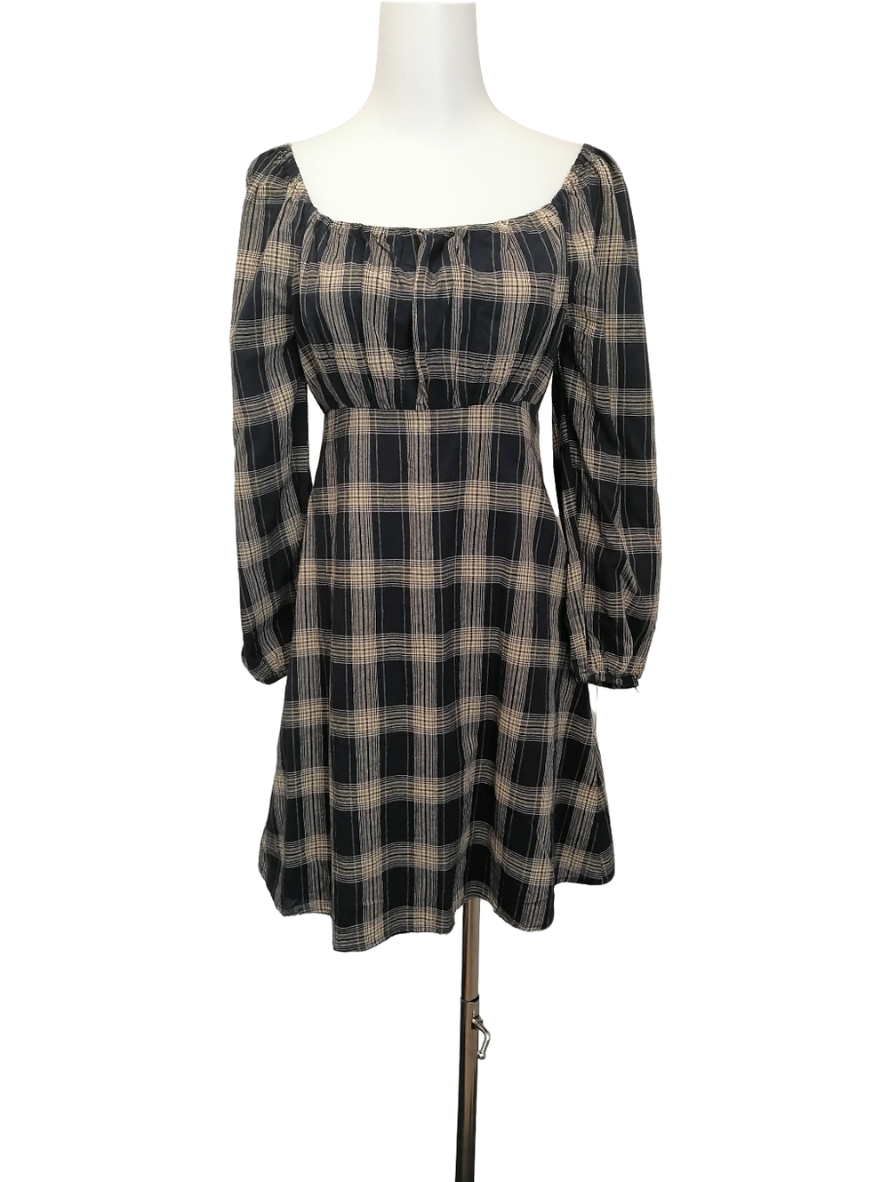 🐳🐳 Navy and Beige 100% cotton Plaid Peasant Dress